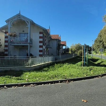 Esprit Bassin Near Train Station - Cosy - 2 Guests Apartment